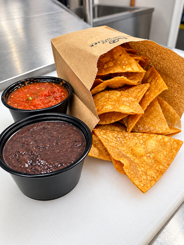 CHIPS/SALSA/BLACK BEAN DIP